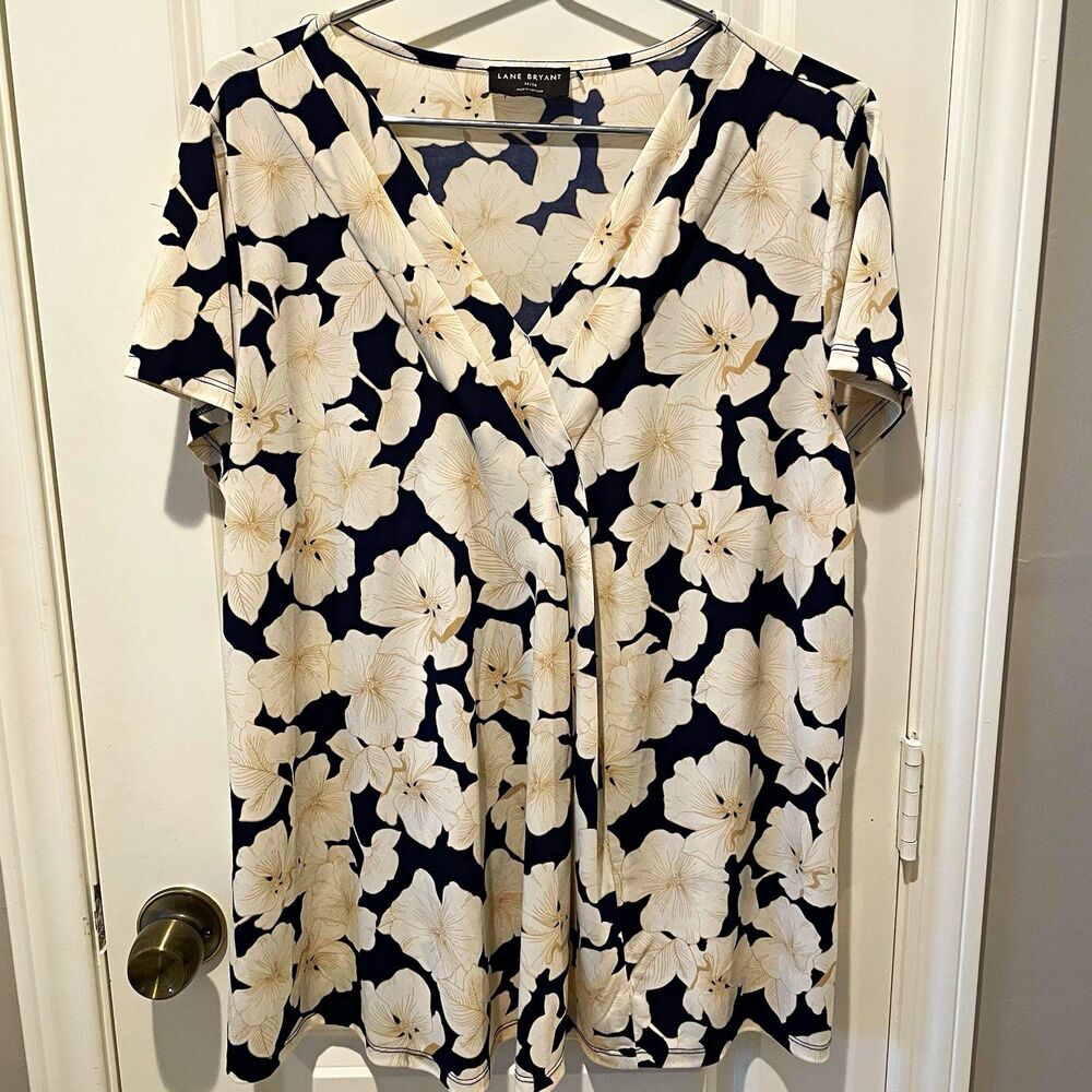 Lane Bryant Floral V-Neck Dressy Pleated Blouse Navy Ivory size 14/16 EUC